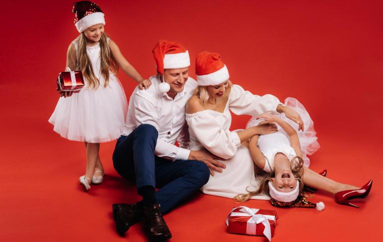 Christmas Photoshoot Ideas and Tips for Festive Portraits